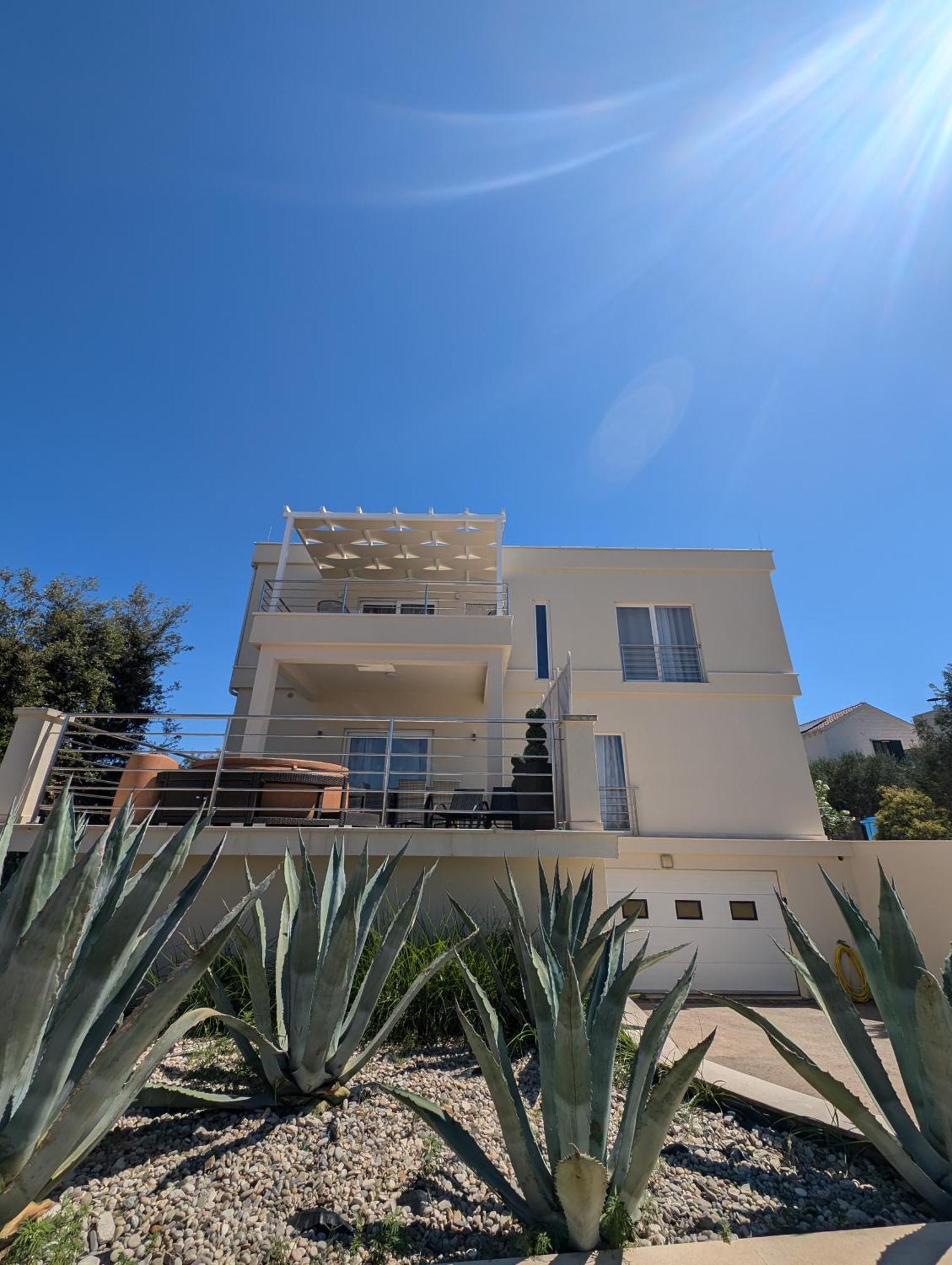 Villa Kora - Luxury Holiday Apartments Lumbarda Dış mekan fotoğraf